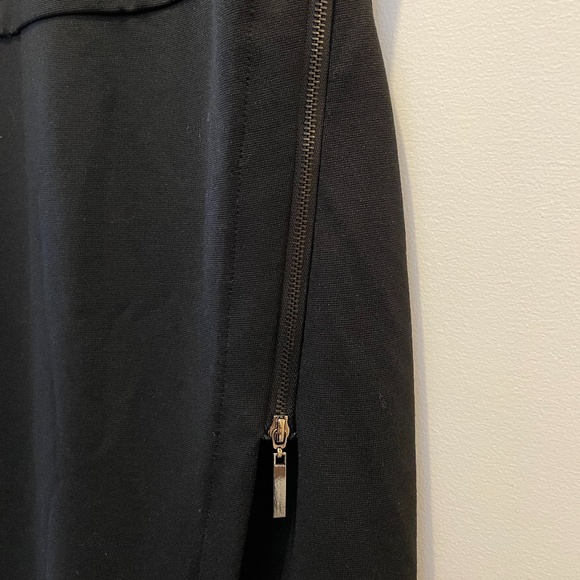 LE CHATEAU - Picture 2 of 4